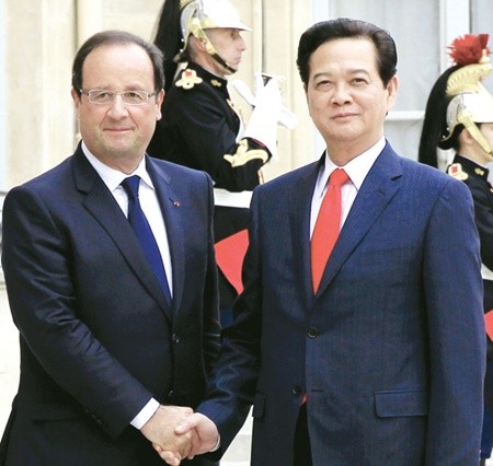 Les relations vietnamo-françaises sont approfondies - ảnh 1